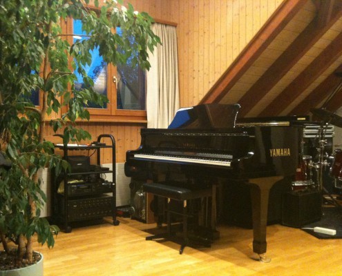 Tonstudio Soundcheck in Bachenbülach ist Ihr Musikstudio für professionelle Sängerinnen, Sänger und Bands, sowie für Hobby Musikerinnen und Musiker Tonstudio Soundcheck in Bachenbülach ist Ihr Musikstudio für professionelle Sängerinnen, Sänger und Bands, sowie für Hobby Musikerinnen und Musiker, welche gerne Ihre eigene CD aufnehmen möchten. Schenken Sie ihren Liebsten Freude mit Ihrer eigenen CD. Wir sind ihr top Tonstudio für die Region Zürich, Aargau und Schaffhausen.