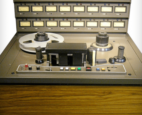 Tonstudio Soundcheck in Bachenbülach ist Ihr Musikstudio für professionelle Sängerinnen, Sänger und Bands, sowie für Hobby Musikerinnen und Musiker, welche gerne Ihre eigene CD aufnehmen möchten. Schenken Sie ihren Liebsten Freude mit Ihrer eigenen CD. Wir sind ihr top Tonstudio für die Region Zürich, Aargau und Schaffhausen.