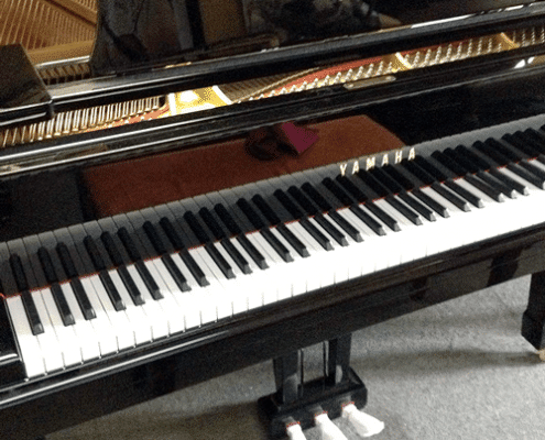 Tonstudio Soundcheck in Bachenbülach ist Ihr Musikstudio für professionelle Sängerinnen, Sänger und Bands, sowie für Hobby Musikerinnen und Musiker, welche gerne Ihre eigene CD aufnehmen möchten. Schenken Sie ihren Liebsten Freude mit Ihrer eigenen CD. Wir sind ihr top Tonstudio für die Region Zürich, Aargau und Schaffhausen.