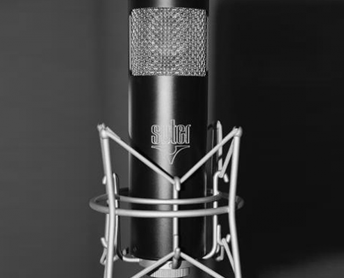 Tonstudio Soundcheck in Bachenbülach ist Ihr Musikstudio für professionelle Sängerinnen, Sänger und Bands, sowie für Hobby Musikerinnen und Musiker, welche gerne Ihre eigene CD aufnehmen möchten. Schenken Sie ihren Liebsten Freude mit Ihrer eigenen CD. Wir sind ihr top Tonstudio für die Region Zürich, Aargau und Schaffhausen.