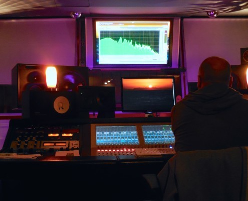 Tonstudio Soundcheck in Bachenbülach ist Ihr Musikstudio für professionelle Sängerinnen, Sänger und Bands, sowie für Hobby Musikerinnen und Musiker Tonstudio Soundcheck in Bachenbülach ist Ihr Musikstudio für professionelle Sängerinnen, Sänger und Bands, sowie für Hobby Musikerinnen und Musiker, welche gerne Ihre eigene CD aufnehmen möchten. Schenken Sie ihren Liebsten Freude mit Ihrer eigenen CD. Wir sind ihr top Tonstudio für die Region Zürich, Aargau und Schaffhausen.