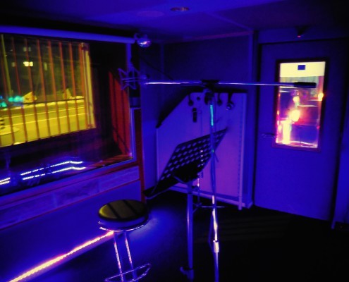 Tonstudio Soundcheck in Bachenbülach ist Ihr Musikstudio für professionelle Sängerinnen, Sänger und Bands, sowie für Hobby Musikerinnen und Musiker Tonstudio Soundcheck in Bachenbülach ist Ihr Musikstudio für professionelle Sängerinnen, Sänger und Bands, sowie für Hobby Musikerinnen und Musiker, welche gerne Ihre eigene CD aufnehmen möchten. Schenken Sie ihren Liebsten Freude mit Ihrer eigenen CD. Wir sind ihr top Tonstudio für die Region Zürich, Aargau und Schaffhausen.