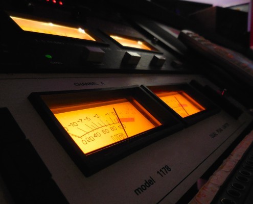 Tonstudio Soundcheck in Bachenbülach ist Ihr Musikstudio für professionelle Sängerinnen, Sänger und Bands, sowie für Hobby Musikerinnen und Musiker Tonstudio Soundcheck in Bachenbülach ist Ihr Musikstudio für professionelle Sängerinnen, Sänger und Bands, sowie für Hobby Musikerinnen und Musiker, welche gerne Ihre eigene CD aufnehmen möchten. Schenken Sie ihren Liebsten Freude mit Ihrer eigenen CD. Wir sind ihr top Tonstudio für die Region Zürich, Aargau und Schaffhausen.