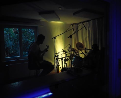 Tonstudio Soundcheck in Bachenbülach ist Ihr Musikstudio für professionelle Sängerinnen, Sänger und Bands, sowie für Hobby Musikerinnen und Musiker Tonstudio Soundcheck in Bachenbülach ist Ihr Musikstudio für professionelle Sängerinnen, Sänger und Bands, sowie für Hobby Musikerinnen und Musiker, welche gerne Ihre eigene CD aufnehmen möchten. Schenken Sie ihren Liebsten Freude mit Ihrer eigenen CD. Wir sind ihr top Tonstudio für die Region Zürich, Aargau und Schaffhausen.