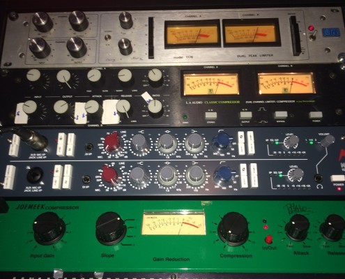 Tonstudio Soundcheck in Bachenbülach ist Ihr Musikstudio für professionelle Sängerinnen, Sänger und Bands, sowie für Hobby Musikerinnen und Musiker Tonstudio Soundcheck in Bachenbülach ist Ihr Musikstudio für professionelle Sängerinnen, Sänger und Bands, sowie für Hobby Musikerinnen und Musiker, welche gerne Ihre eigene CD aufnehmen möchten. Schenken Sie ihren Liebsten Freude mit Ihrer eigenen CD. Wir sind ihr top Tonstudio für die Region Zürich, Aargau und Schaffhausen.