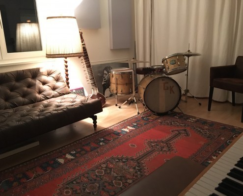 Tonstudio Soundcheck in Bachenbülach ist Ihr Musikstudio für professionelle Sängerinnen, Sänger und Bands, sowie für Hobby Musikerinnen und Musiker Tonstudio Soundcheck in Bachenbülach ist Ihr Musikstudio für professionelle Sängerinnen, Sänger und Bands, sowie für Hobby Musikerinnen und Musiker, welche gerne Ihre eigene CD aufnehmen möchten. Schenken Sie ihren Liebsten Freude mit Ihrer eigenen CD. Wir sind ihr top Tonstudio für die Region Zürich, Aargau und Schaffhausen.