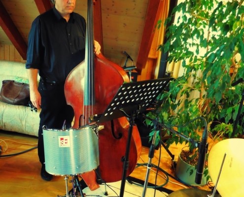 Tonstudio Soundcheck in Bachenbülach ist Ihr Musikstudio für professionelle Sängerinnen, Sänger und Bands, sowie für Hobby Musikerinnen und Musiker
